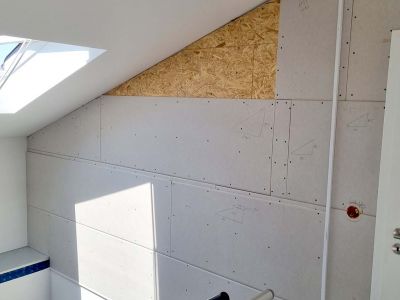 Verkleidet mit OSB und Rigipsplatten.jpg
